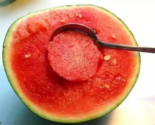 吃瓜哥吃西瓜,一场味蕾与视觉的双重盛宴