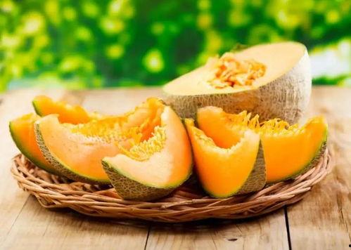 夏天吃西瓜还是吃哈密瓜,西瓜与哈密瓜的甜蜜对决