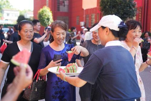 职中吃瓜,揭秘校园吃瓜背后的故事 第3张 职中吃瓜,揭秘校园吃瓜背后的故事 第3张