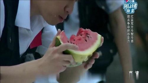 搞笑吃瓜表演  第3张